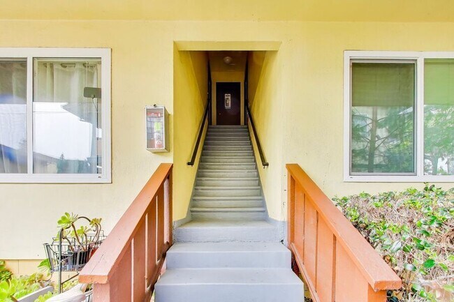 Building Photo - 1279 Ayala Dr