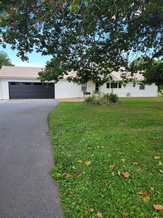 Primary Photo - 566 Turkey Oak Rd