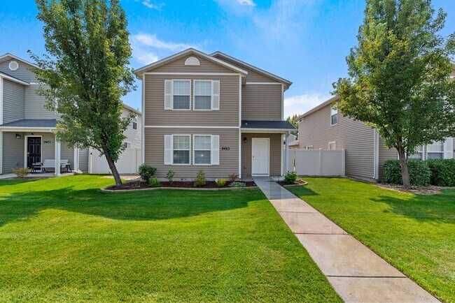 Primary Photo - Very Clean 3 Bedroom Home with Community Pool _ Pet Friendly!