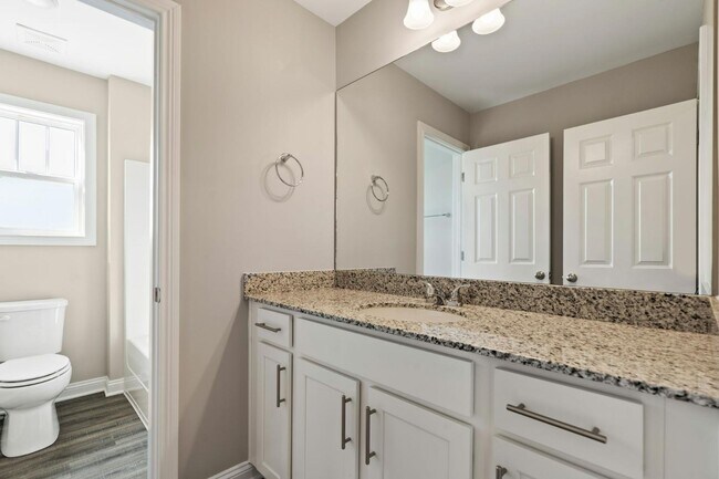 Building Photo - 916 Camden Ct
