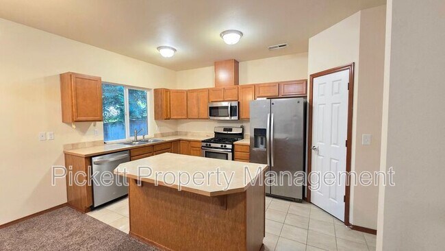 Building Photo - 6710 Takota Pl NE