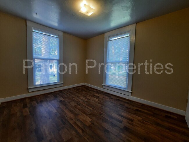 Building Photo - 3202 Colin Kelly Dr