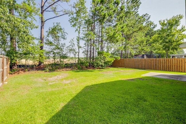 Building Photo - Spacious & Beautifully Maintained 5BR/3BA ...