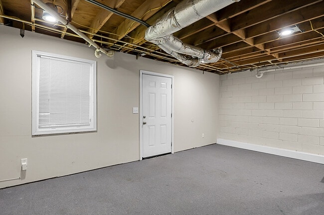Building Photo - 1229 Creek Forest Ct NW