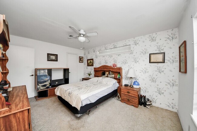 Building Photo - 17 Winged Foot Dr