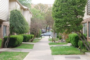 Building Photo - 724 S Welch St