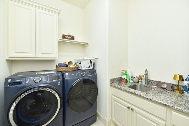 Building Photo - 13117 Stoneleigh Terrace Dr