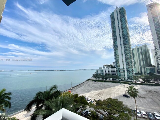 Building Photo - 1155 Brickell Bay Dr