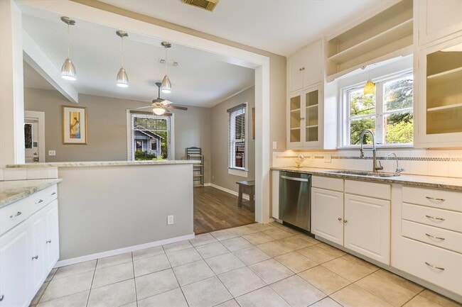 Building Photo - 4415 Avenue D