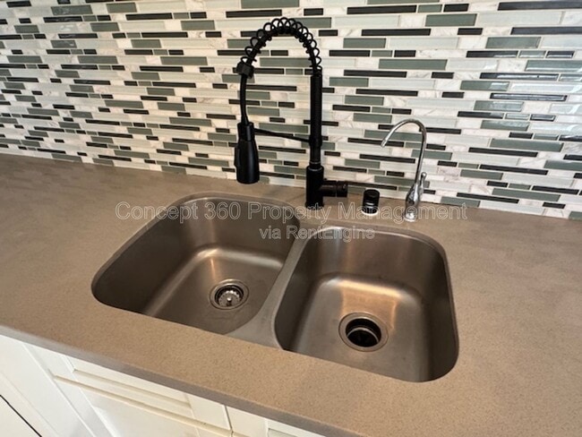 Building Photo - 13646 Verdura Ave