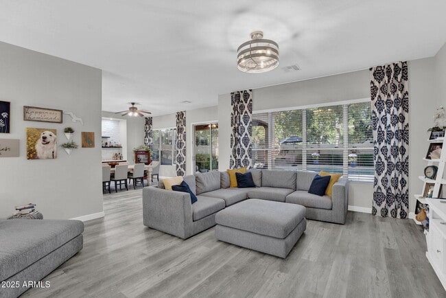 Building Photo - 10226 E Lakeview Ave