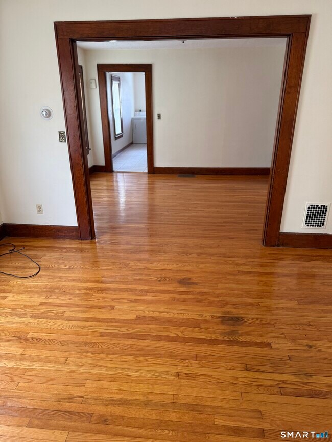 Building Photo - 5 Gardners Ln