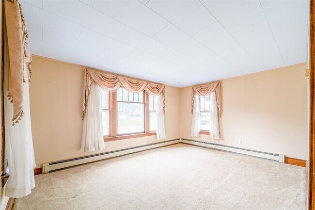 Building Photo - 128 Hawthorne St