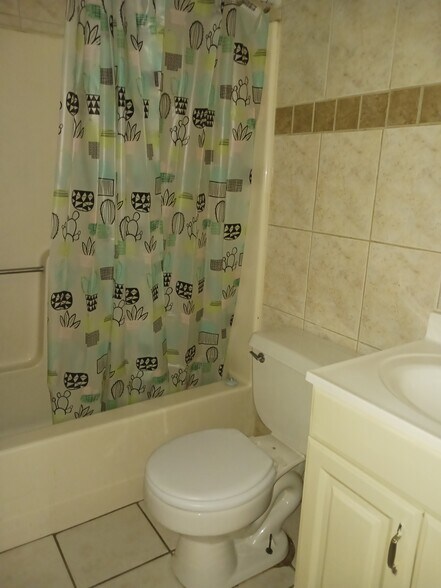 hallway bathroom - 4135 Pine Drop Ln