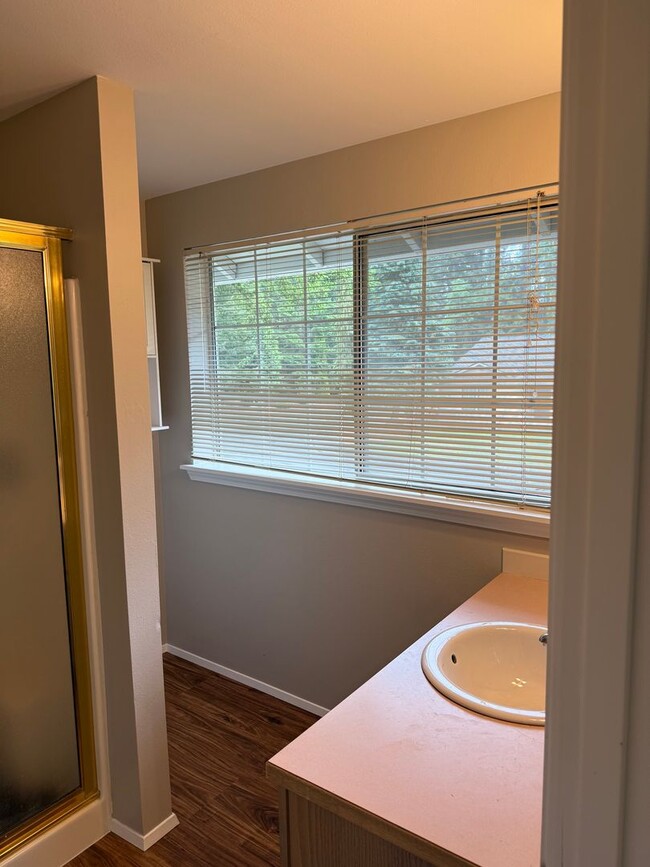 Building Photo - 4 Bedroom 2.5 Bath. Cul-de-Sac Home. New P...