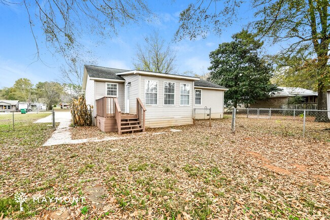 Building Photo - Montevallo Home, Ready for You