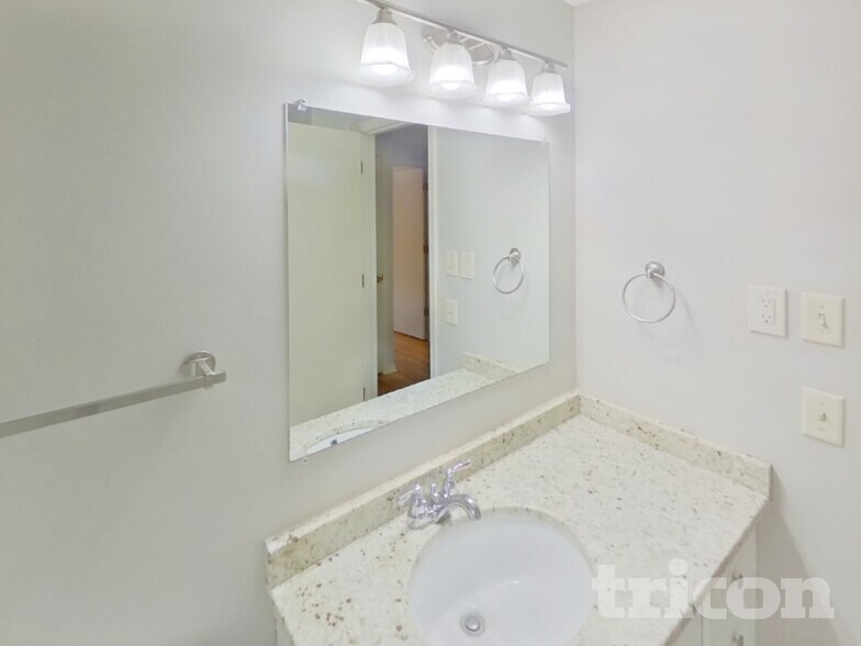 Building Photo - 13408 Colfax Ave S