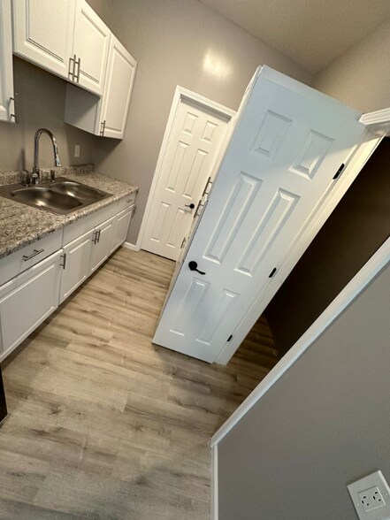 Building Photo - 6121 N Wagon Trail Rd