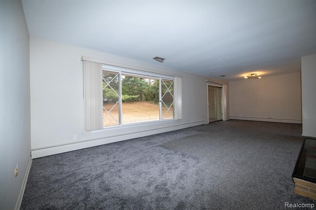Building Photo - 851 Helston Rd