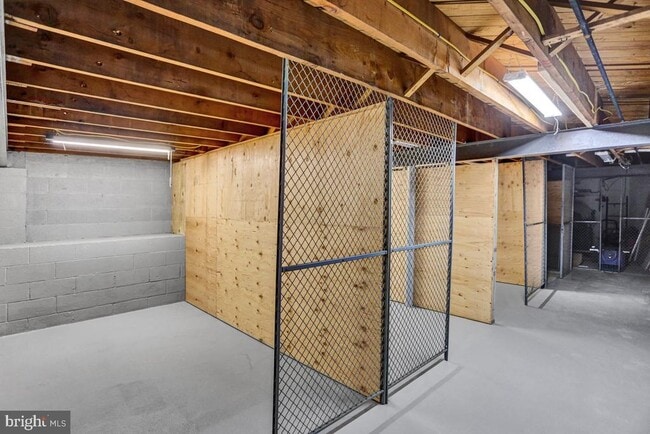 Building Photo - 933 N Hanover St