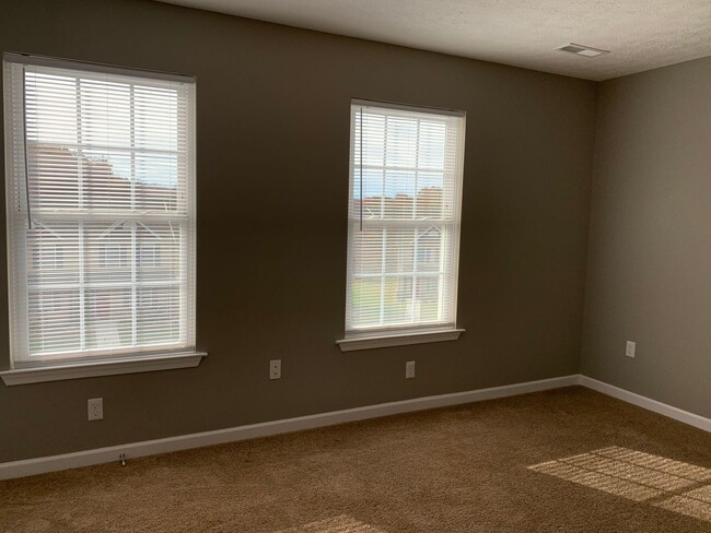 Building Photo - 3 Level Townhome in Campbell County-Near A...