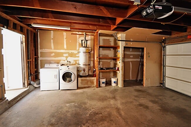 Building Photo - Bright Two-Story 3BR Condo with Spacious F...
