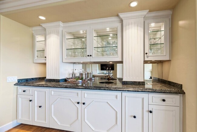 Building Photo - Stunning, Luxury La Jolla Shores Location with Panoramic Ocean Views!!