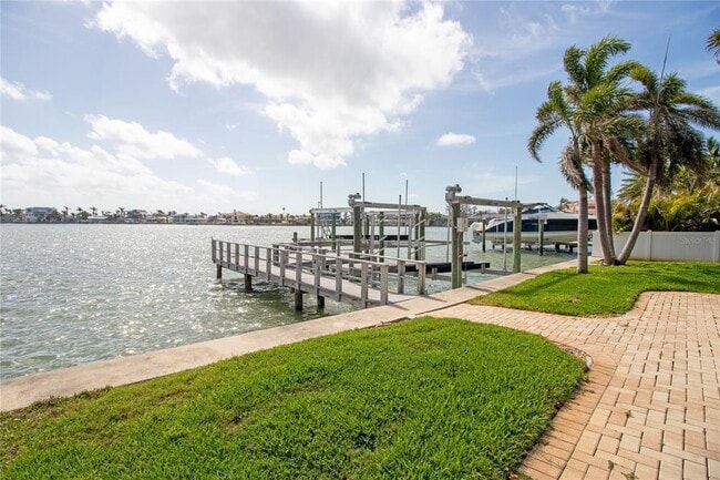 Building Photo - 17011 Dolphin Dr
