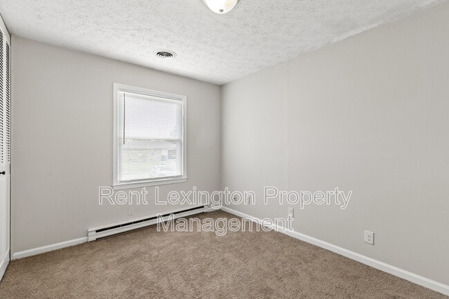 Building Photo - 315 S Eagle Creek Dr