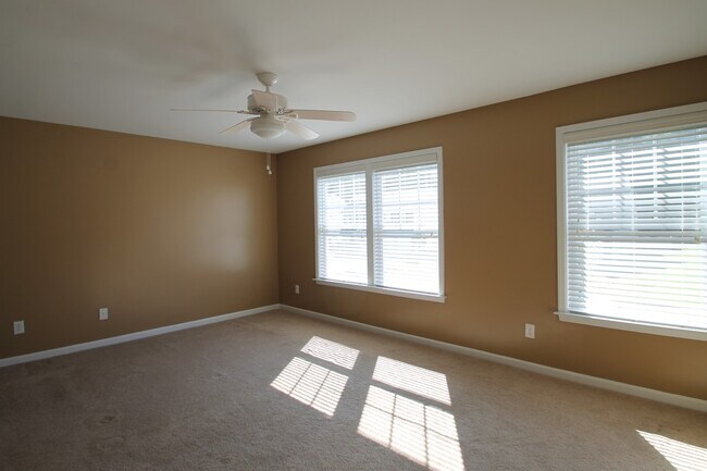 Building Photo - 1112 Jasmine Dr