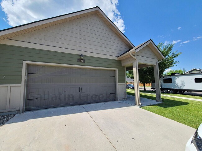 Primary Photo - 895 Longbow Ln