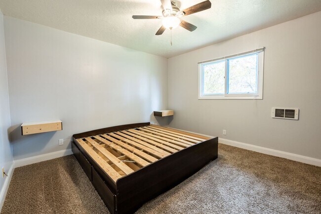 Building Photo - 4 BED 2 BATH HOME WITH BONUS ROOM IN IDAHO...