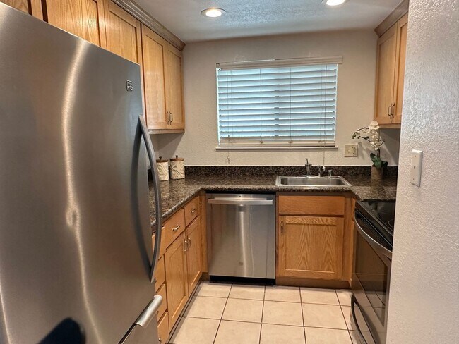 Building Photo - Must See This Remodeled 2 Bedroom, 1 Bathroom Condo in San Jose!