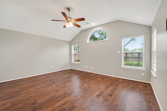 Building Photo - 2203 Lakewind Ln