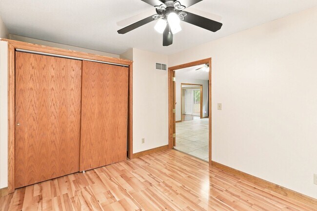 Building Photo - 3611 SW Red Hawk Ct