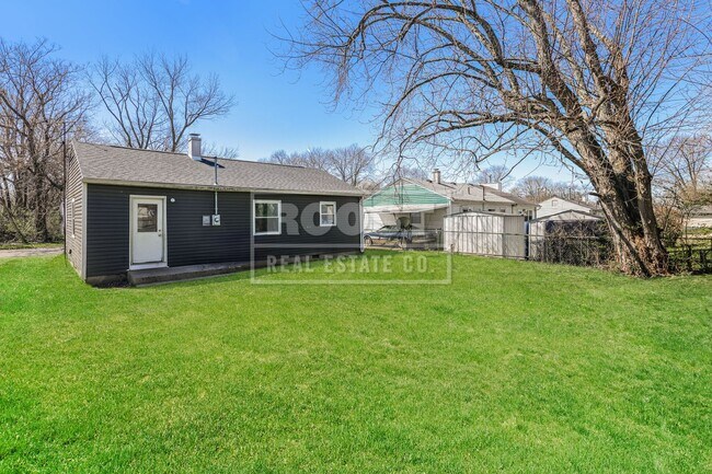 Building Photo - 3 Bedroom 1 Bathroom Single Family Home Available in Springfield!