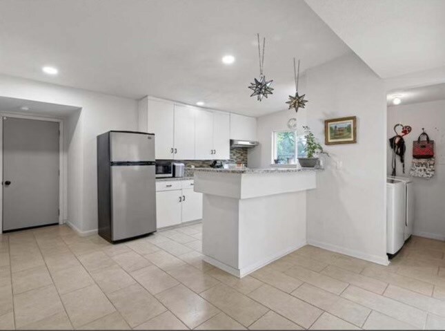 Building Photo - 5736 Wedgmont Cir N