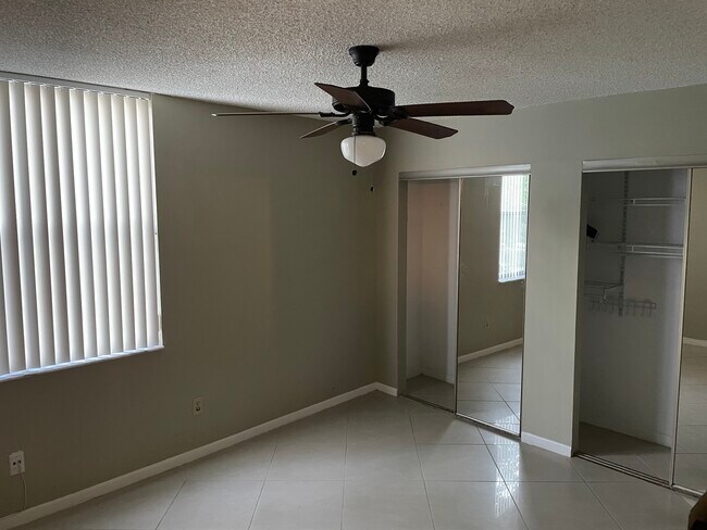 Building Photo - 1915 Lavers Cir