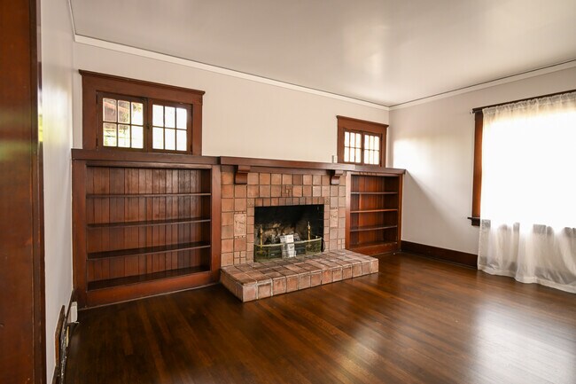 Building Photo - 1208 24th St
