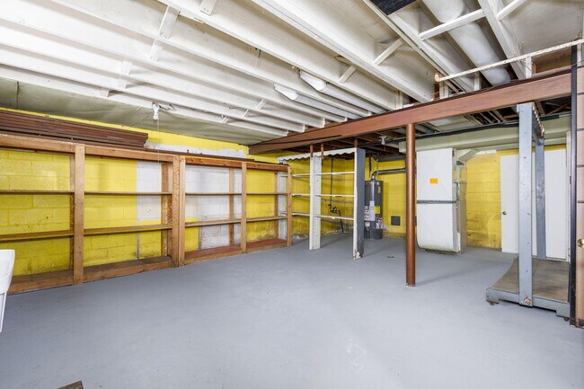 Building Photo - 11156 Outer Dr