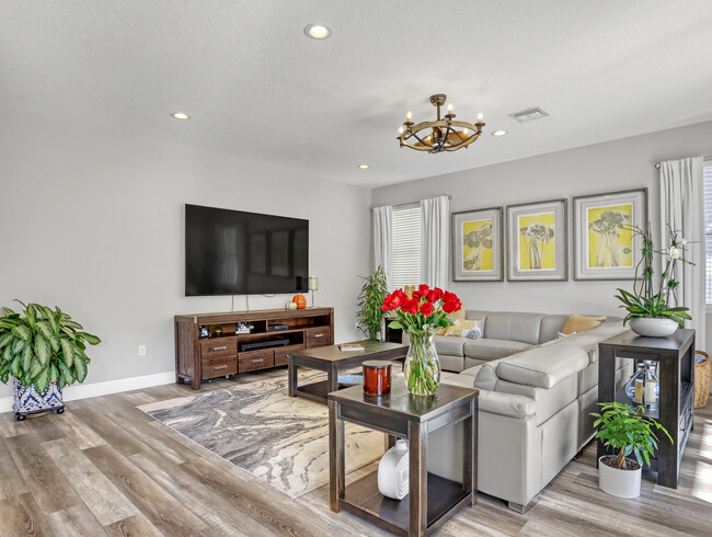 Building Photo - 2227 Ridgewood Cir