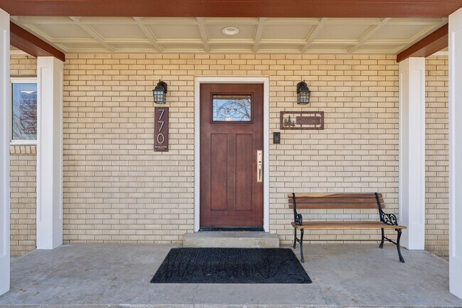 Building Photo - 770 N 1000 E