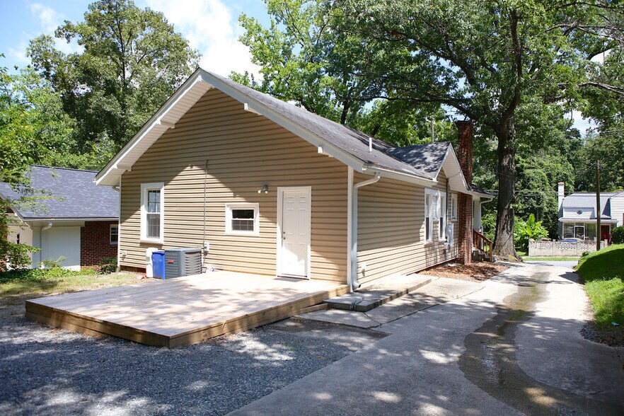 Building Photo - 1809 Walker Ave
