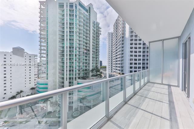 Building Photo - 1300 Brickell Bay Dr