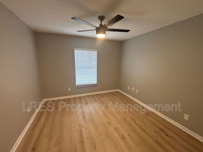 Building Photo - 1004 Stout Ct