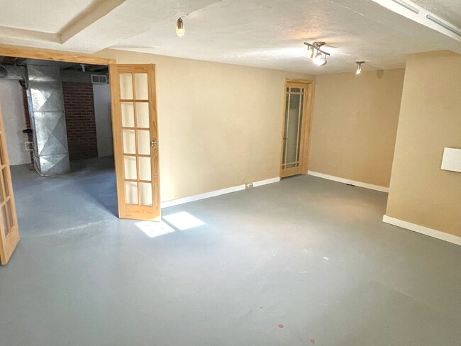 Building Photo - Concordia 3 bedroom, 1 1/2 bath house with...