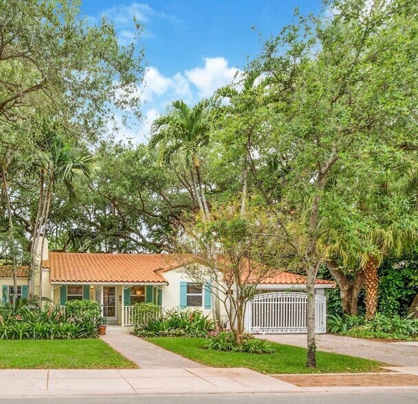 Primary Photo - 1100 El Rado St