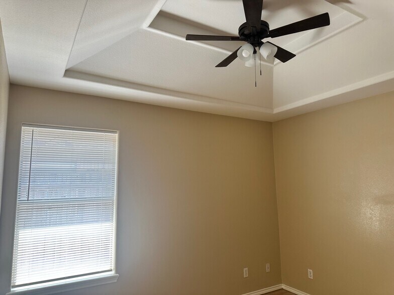 3rd bedroom - 2117 W Western Dr