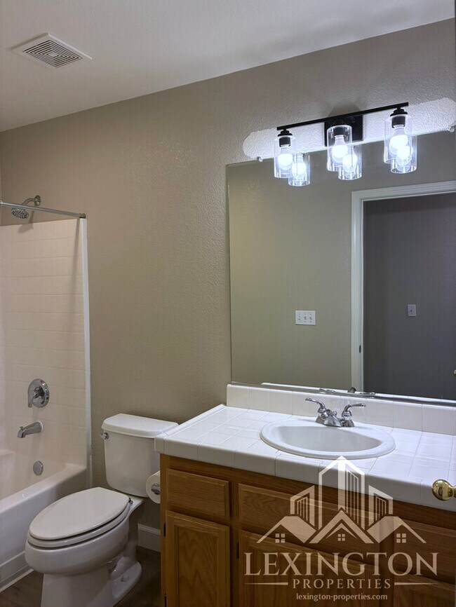 Building Photo - Updated 3 Bedroom, 2 Bathroom, Single-Story Home in Antelope!