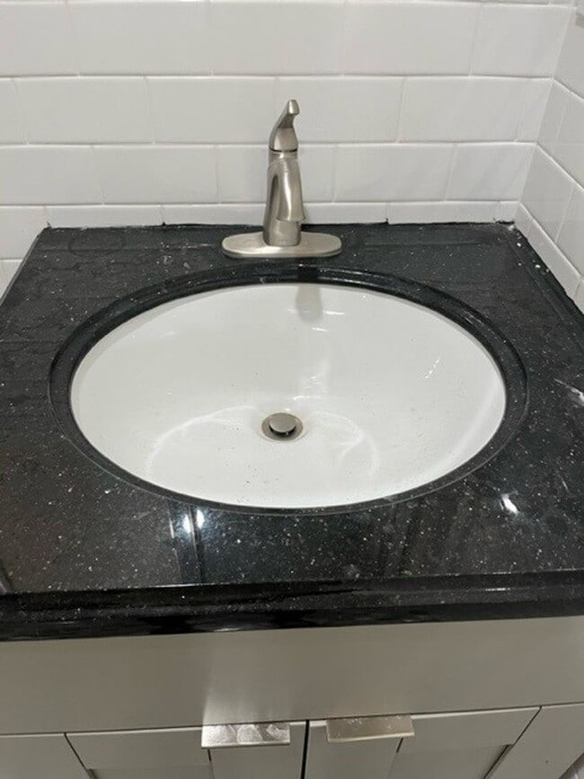 Building Photo - Recently Remodeled 2 bedroom 1 bath